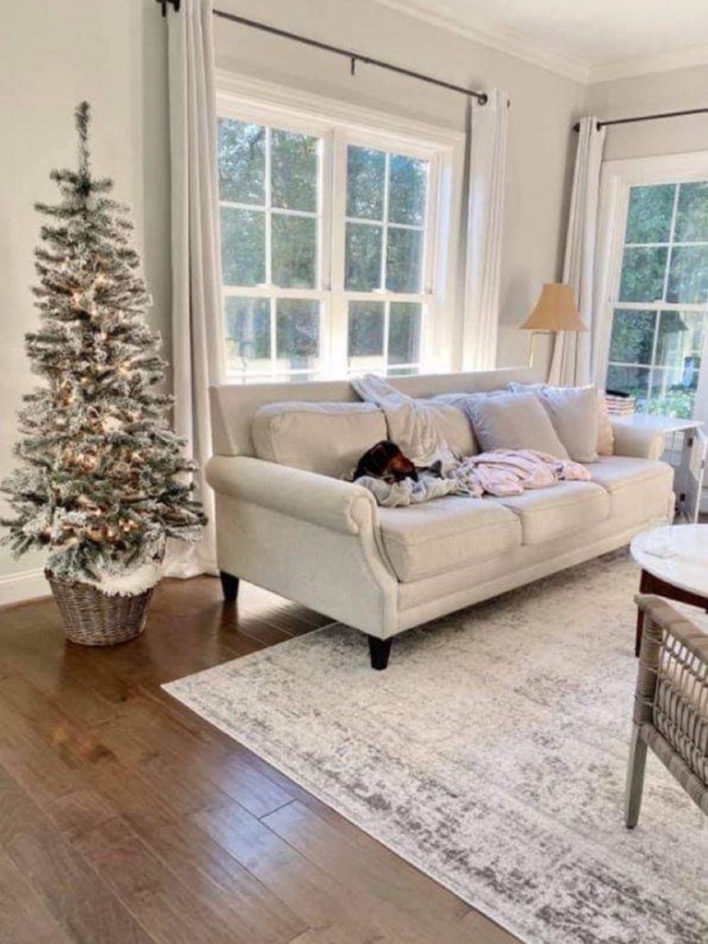 6 foot White Fluffy Snow Flocked Pine Artificial Christmas Tree Un-Lit Brand new - Picture 2 of 5